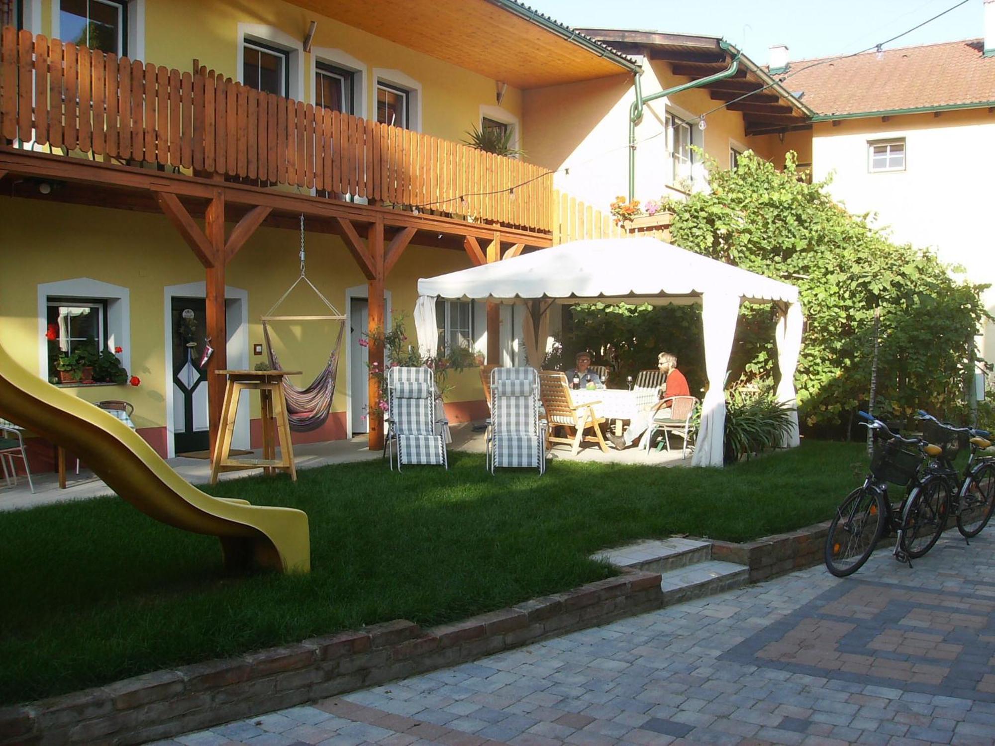Weingut Zur Schlafmuetze Hotel Herrnbaumgarten Екстериор снимка