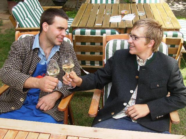 Weingut Zur Schlafmuetze Hotel Herrnbaumgarten Екстериор снимка